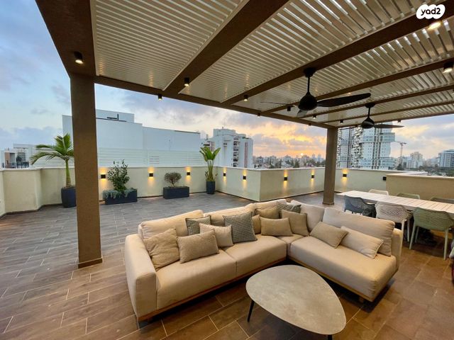 שמואל שרירא 28