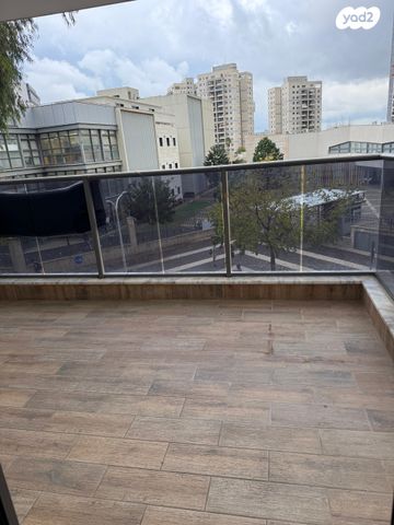 דירה, האחים בכר 2, קרול, פתח תקווה