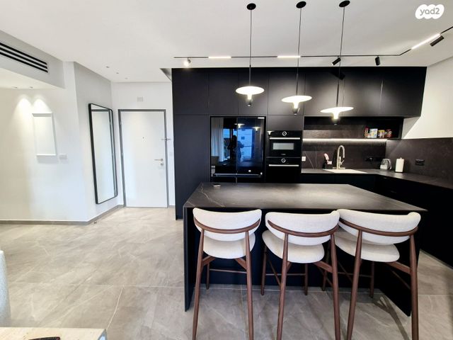 דירה, הכלנית 2, 2004, רעננה