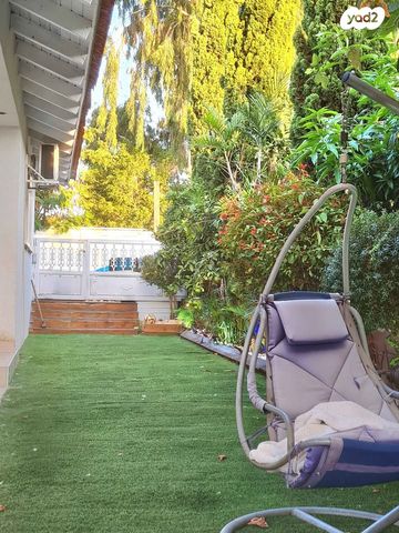 בית פרטי/ קוטג', שביל האלון 1, בת הדר, בת הדר