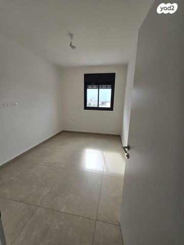 גג/ פנטהאוז, רגבים 5, גני אביב, לוד