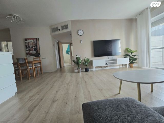 דירה, הר הצופים 5, רחובות ההולנדית, רחובות