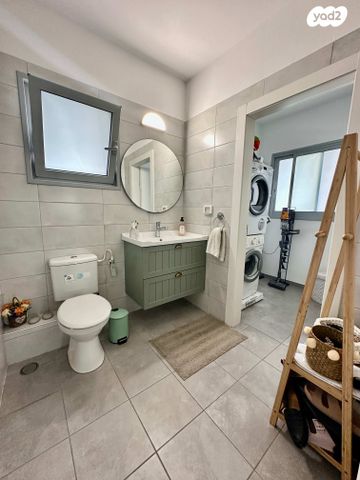 שדרות מנחם בגין 14