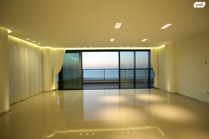 גג/ פנטהאוז, עוזי חיטמן 9, עיר ימים, נתניה