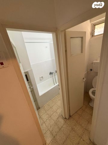 דירה, אבשלום חביב 10, ארמון הנציב, תלפיות מזרח, ירושלים