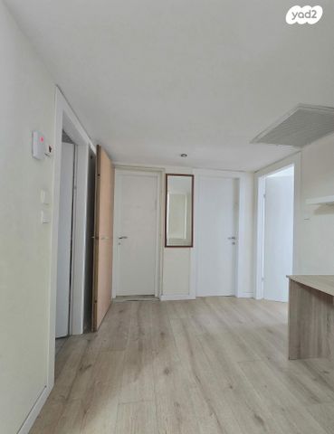 דירה, הר הצופים 5, רחובות ההולנדית, רחובות