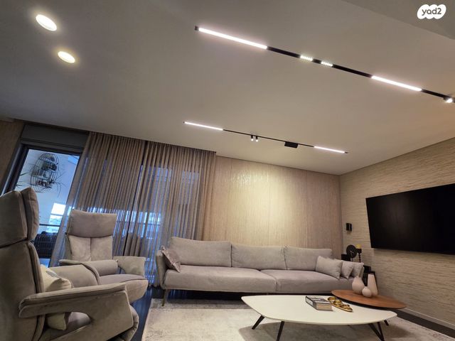 דירה, נעמי שמר 16, קרית אילון, חולון