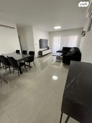 אהרון בוגנים 8