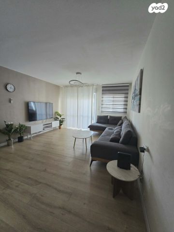 דירה, הר הצופים 5, רחובות ההולנדית, רחובות