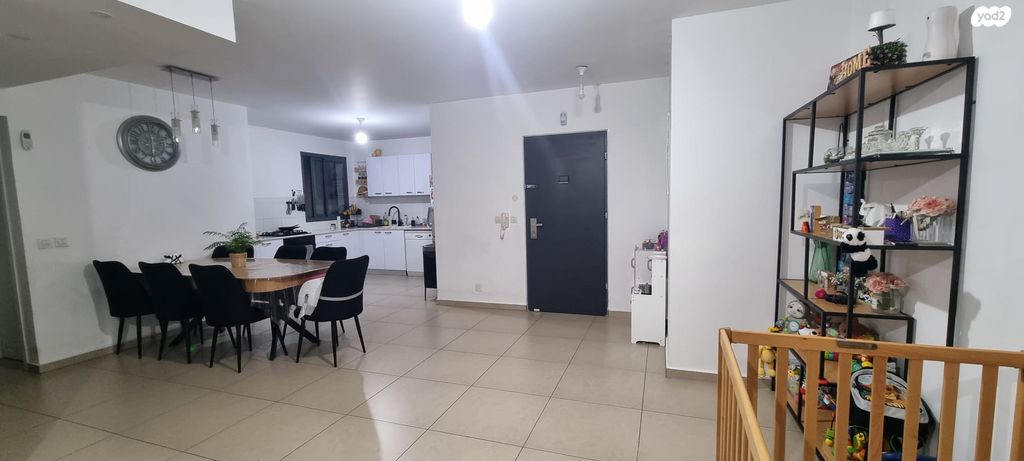 דירה, גרטי וקרל קורי 5, פסגות אפק, ראש העין