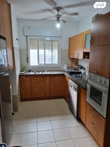 קרן היסוד 25