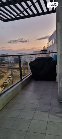 דירה, גרטי וקרל קורי 5, פסגות אפק, ראש העין