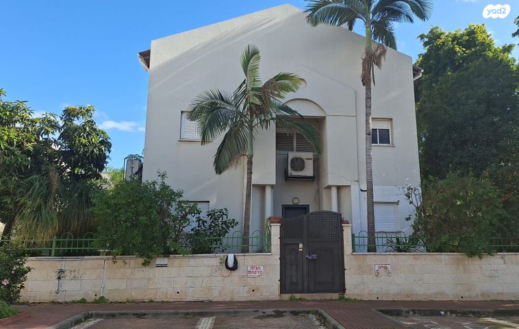 דרך מנחם בגין 100