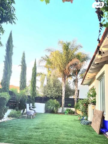 בית פרטי/ קוטג', שביל האלון 1, בת הדר, בת הדר