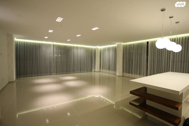 עוזי חיטמן 9