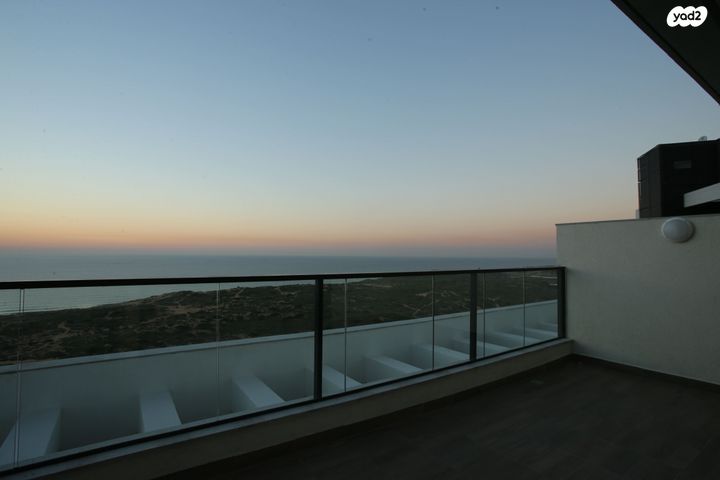 גג/ פנטהאוז, עוזי חיטמן 9, עיר ימים, נתניה