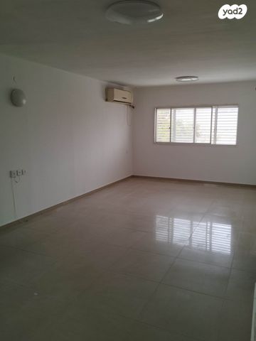 דירה, שדרות ירושלים 220, קרית מנחם בגין, נתיבות