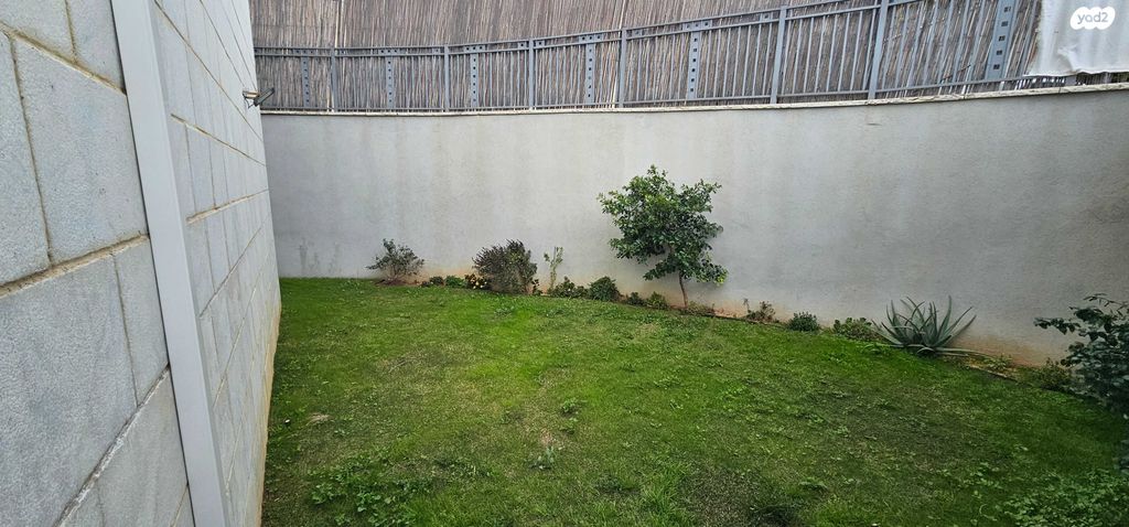 דירת גן, כלנית 1, הפרחים, חריש