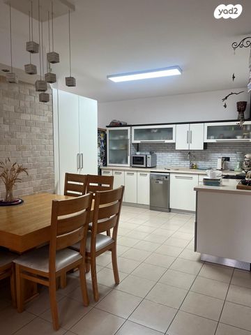 דירה, הר הצופים 5, רחובות ההולנדית, רחובות