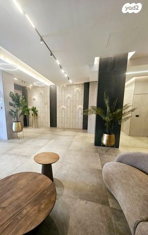 דירה, הכלנית 2, 2004, רעננה