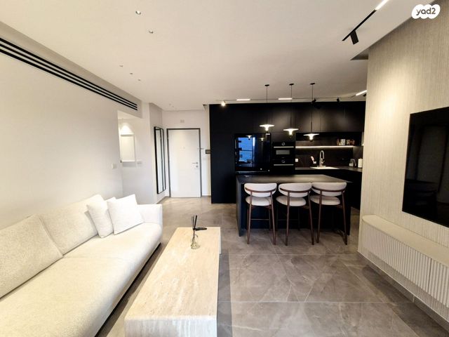 דירה, הכלנית 2, 2004, רעננה