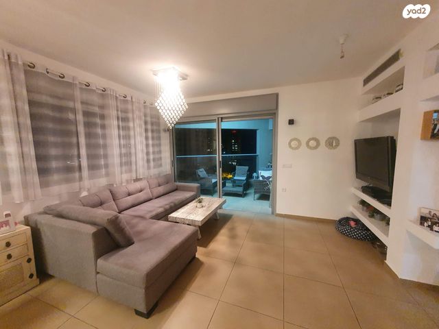 דירה, שדרות האלונים 9, פארק המושבה, באר יעקב