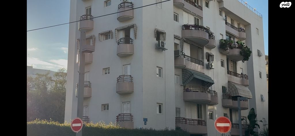 פאת השולחן 16