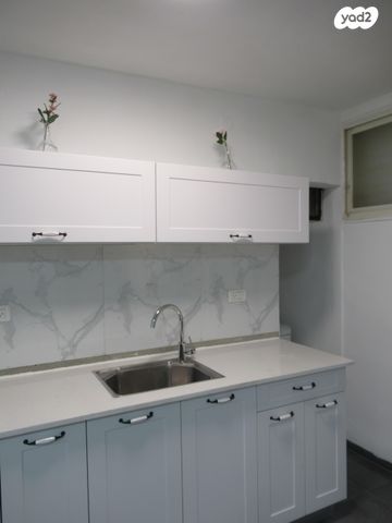 ז'בוטינסקי 13