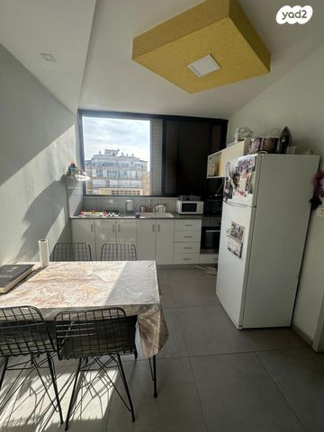 אברהם שפירא 24