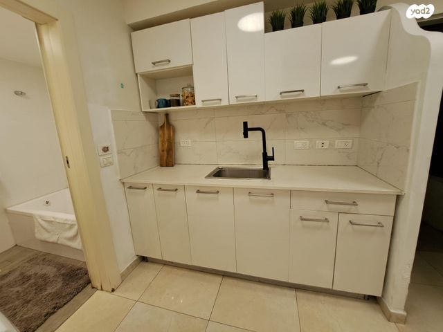 ירמיהו הנביא 22