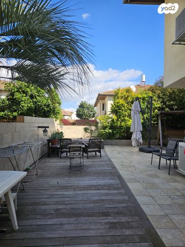 דו משפחתי, הצבעוני 149, עזר, עזר