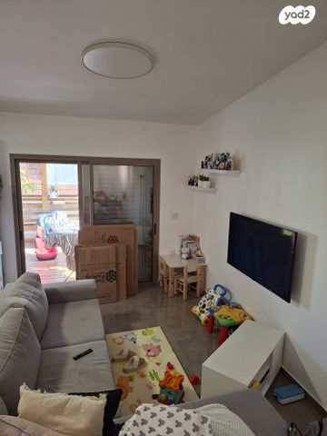 יחידת דיור, שדרות השקיעה 1, דברת, דברת