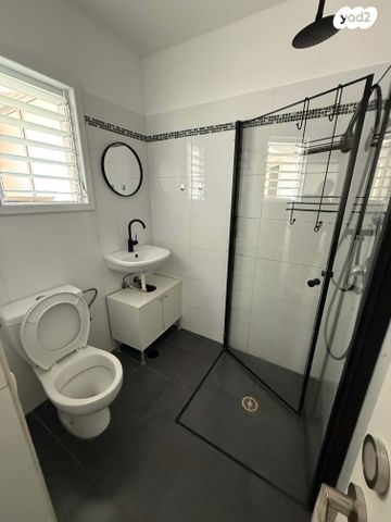 דירה, יוסף סרלין 9, נווה ברבור, כפר שלם מערב, תל אביב יפו