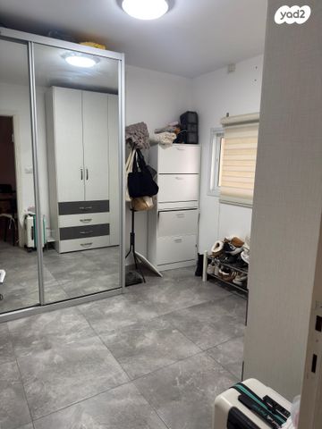 דירה, חזון אי"ש 5, רמב"ם, ראש העין