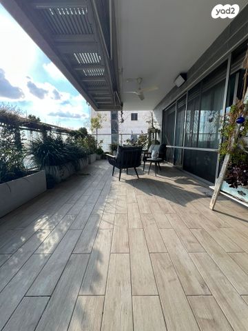 גג/ פנטהאוז, יהודה גורודיסקי 37, רחובות המדע, רחובות