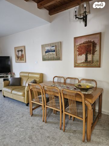 דו משפחתי, הצבעוני 149, עזר, עזר