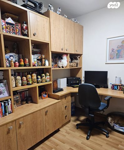 דו משפחתי, הצבעוני 149, עזר, עזר