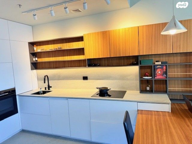 דרך מנחם בגין 158