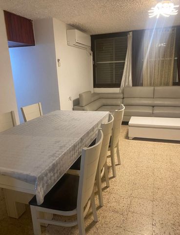 דירה, תשי"ג 30, פנחס ספיר, מגדל העמק