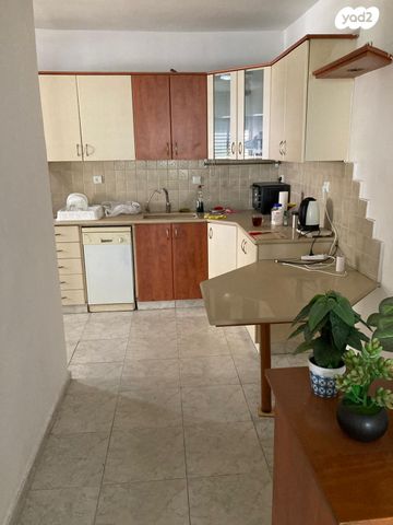 דירה, שדרות ירושלים 98, מרום נווה, רמת יצחק, רמת גן