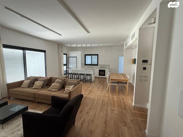 גג/ פנטהאוז, סוקולוב 12, רוטשילד עצמאות, בת ים