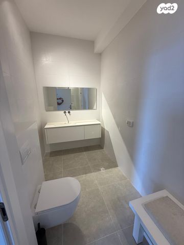 גג/ פנטהאוז, סוקולוב 12, רוטשילד עצמאות, בת ים