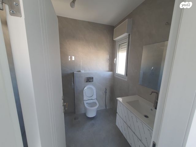 גג/ פנטהאוז, קרן היסוד 24, גן הורדים, אשקלון