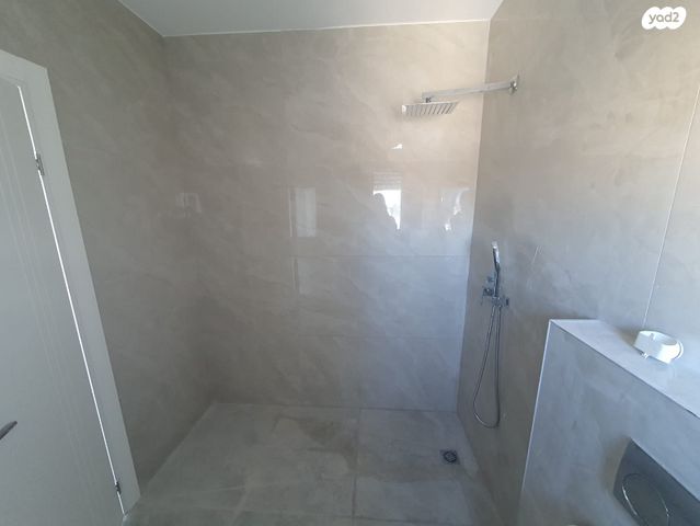 גג/ פנטהאוז, קרן היסוד 24, גן הורדים, אשקלון