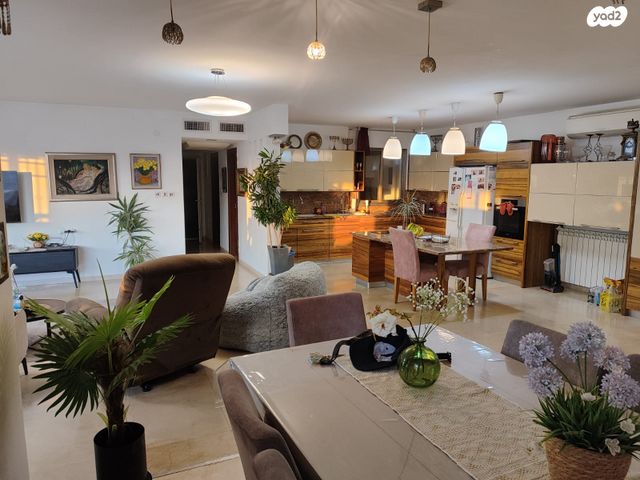 גג/ פנטהאוז, משה שרת 1, רמת שרת, ירושלים