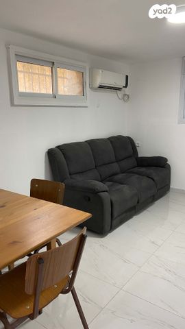 יחידת דיור, מבוא המצלתיים 8, כלי שיר, מעלה אדומים