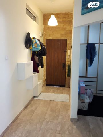 דירה, דרך נגבה 52, נווה רם, שיכון מזרחי, רמת גן