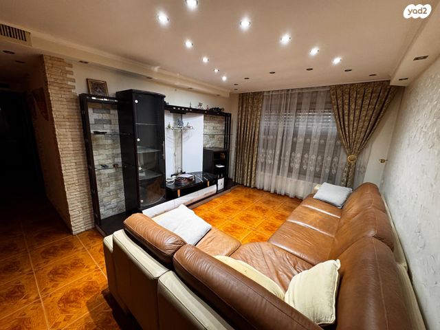 דירה, עובדיה הנביא 12, רובע י', אשדוד