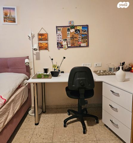 דו משפחתי, הצבעוני 149, עזר, עזר