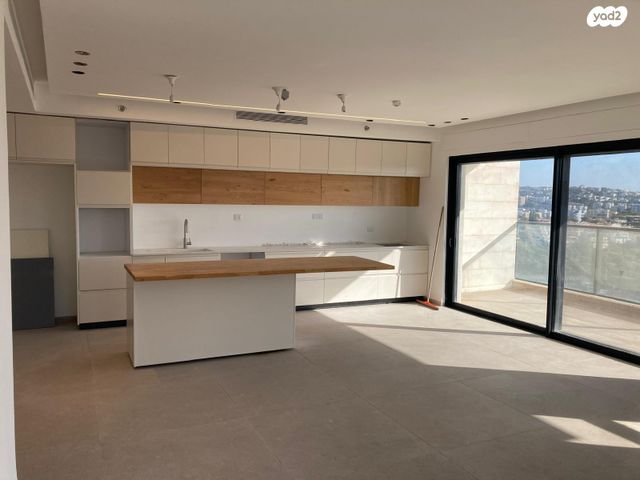 דירה, שדרות ודג'ווד 9, מרכז הכרמל, חיפה